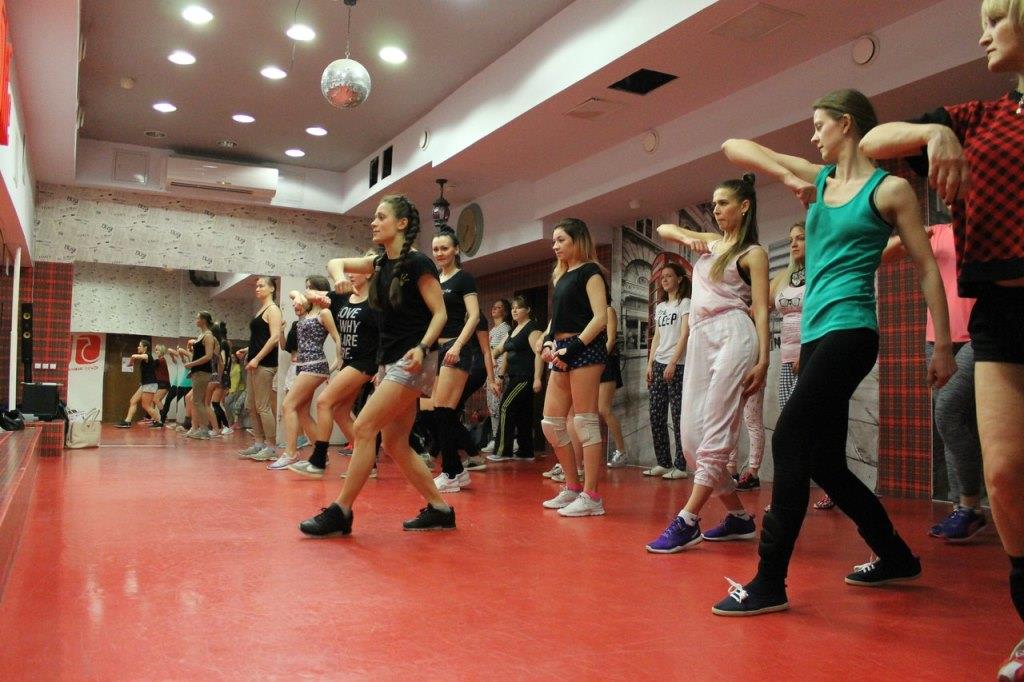 Танцы джаз модерн для девушек в школе 5Life