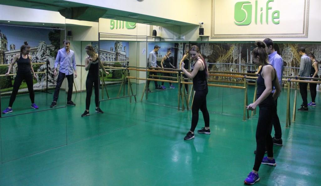 Сальса танец для начинающих в школе 5Life