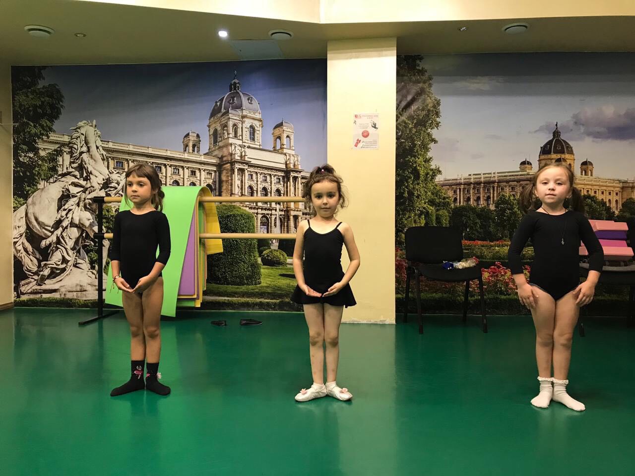 Детские танцы в школе 5Life