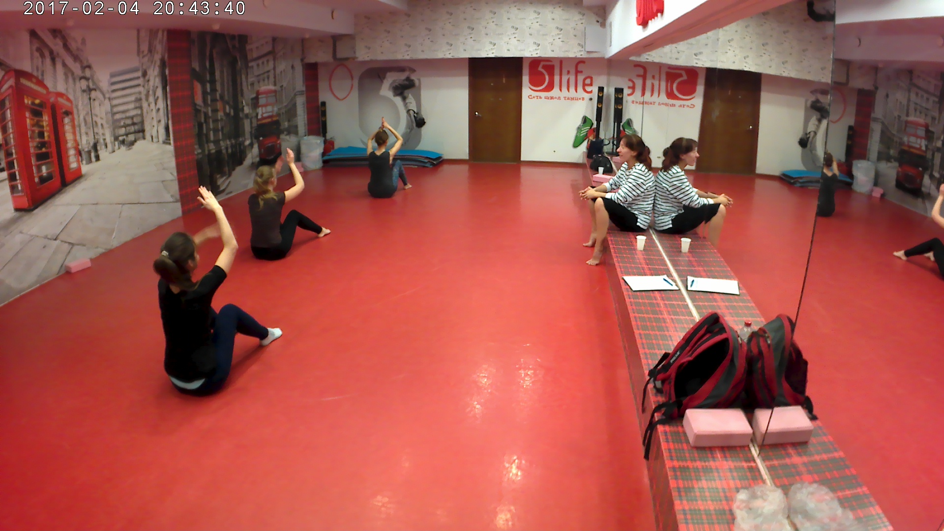 Танцы в группе в школе 5Life