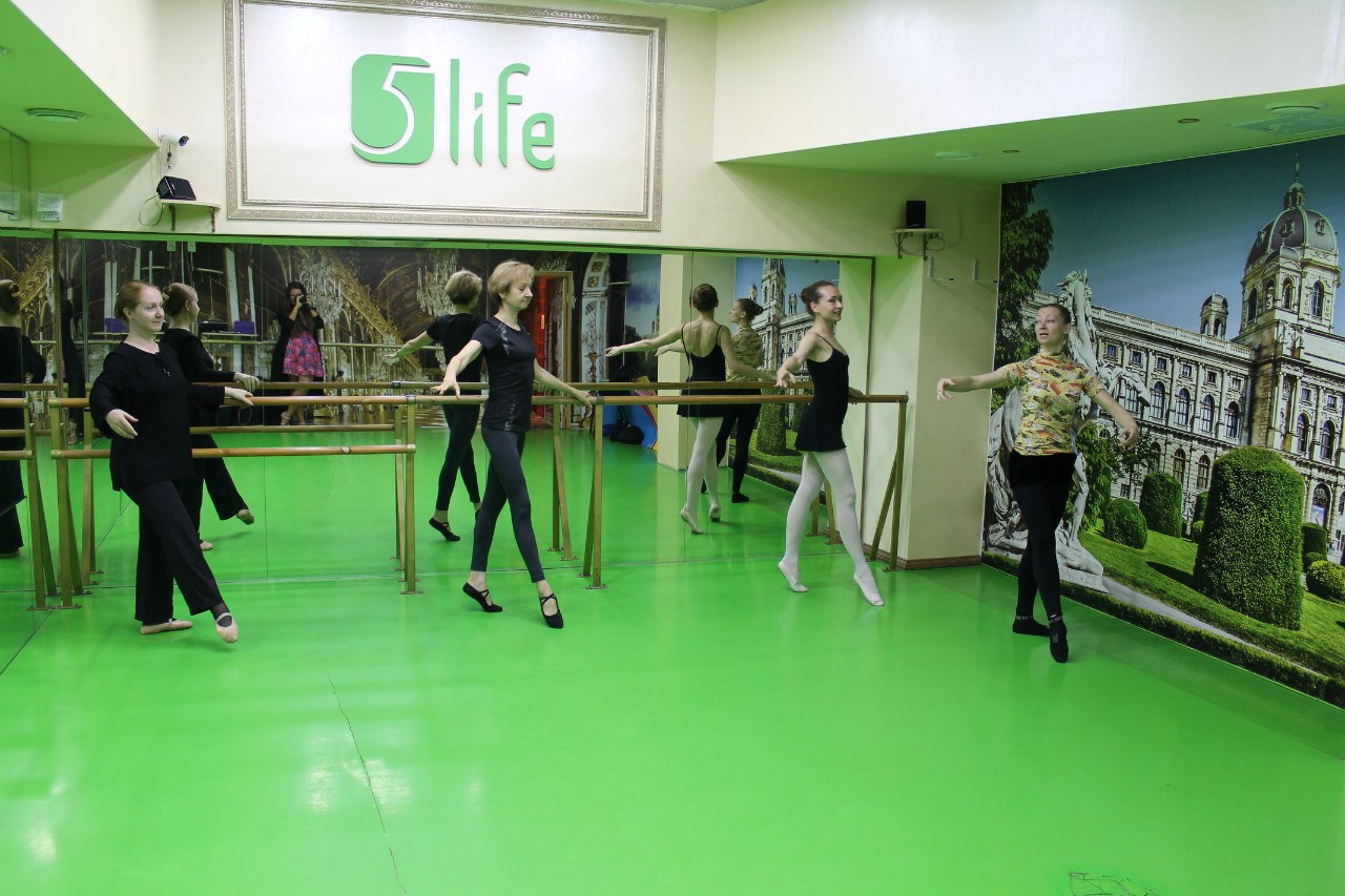 Хореография у станка в школе 5Life