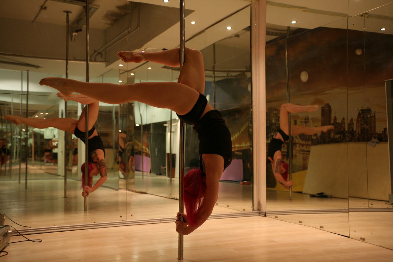 Акробатика на шесте в школе 5Life