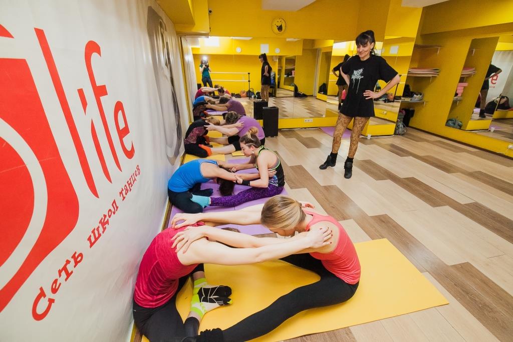 Стретчинг в парах для лучших результатов в школе 5Life