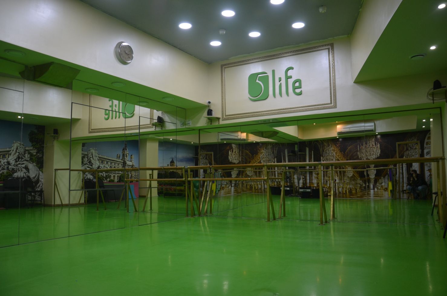 Танцевальный зал под аренду в школе 5Life