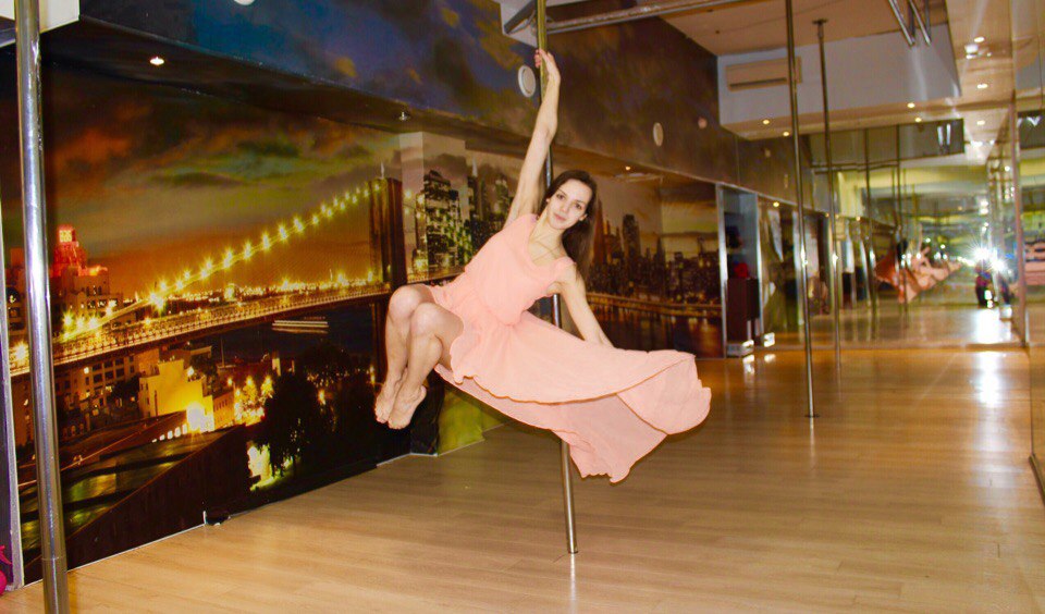 Pole Dance - акробатика и танцы на пилоне в школе 5Life