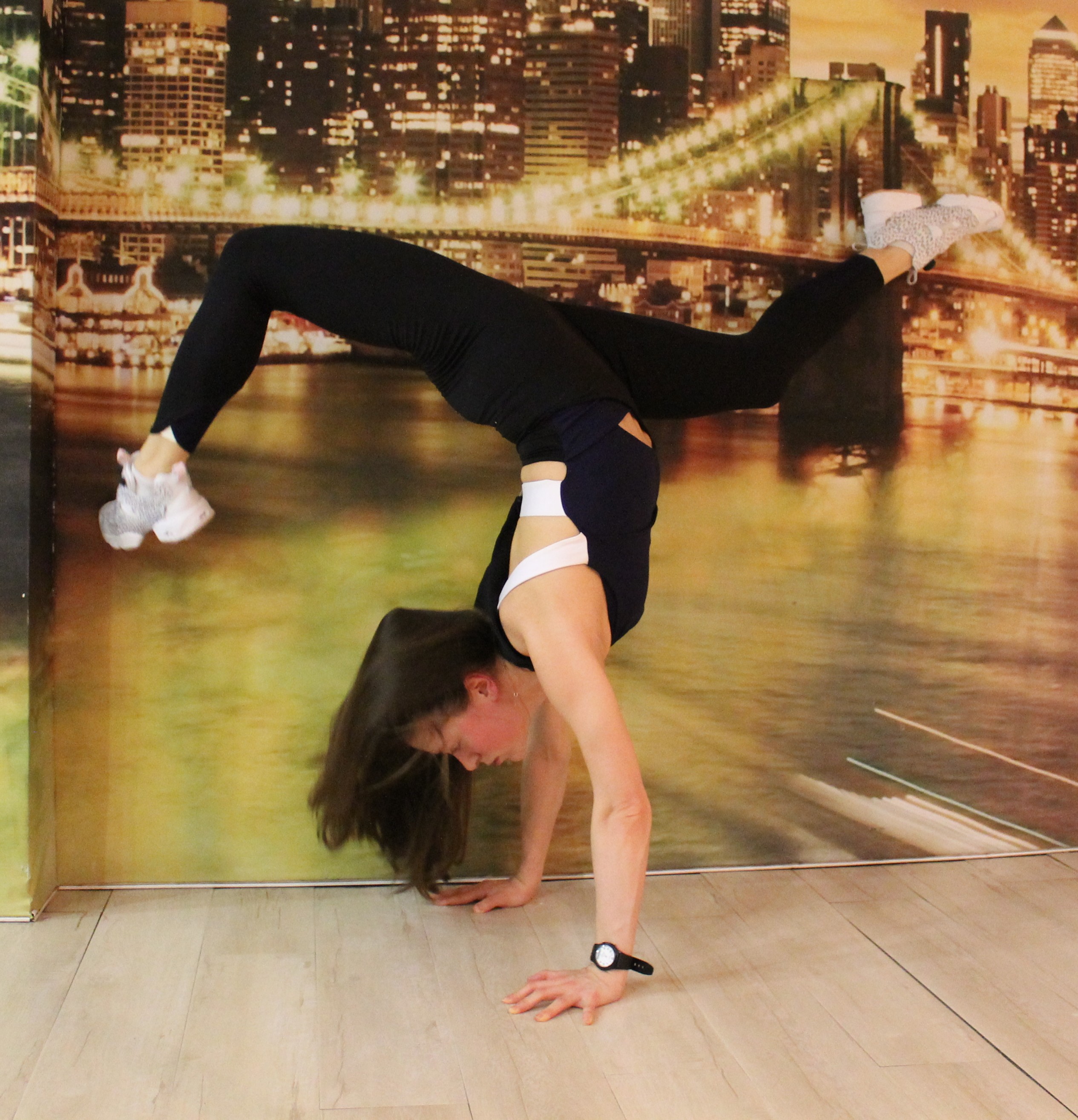 Йога в школе танца и фитнеса 5Life- отпусти себя на занятие!